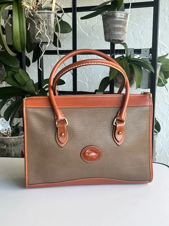 VINTAGE DOONEY AND BOURKE  TAN BEIGE TAUPE SATCHEL CROSSBODY BAG - Picture 3 of 16